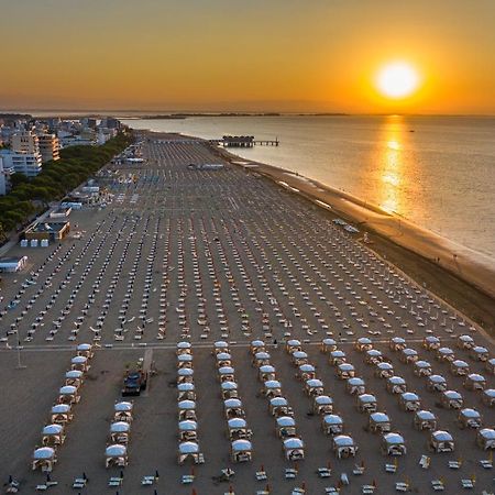 Villa Beethoven Lignano Sabbiadoro Eksteriør billede